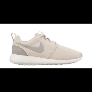 Nike Roshe One Women’s size 8 Cream
